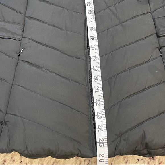 COPY - Black Liz Claiborne Puffer Vest with Detachable Hood GENTLY USED. Ladies… - Picture 7 of 10